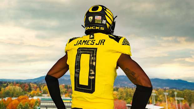 dj-james-oregon-vs-colorado-uniforms-week-9